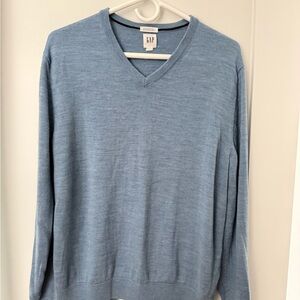 GAP Men's Light Blue V-Neck Sweater